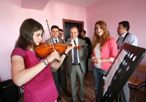 Kayıt için gençleri bekliyorlar